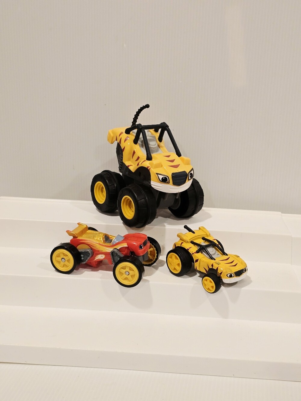 Blaze and the Monster Machines Racing Car Set